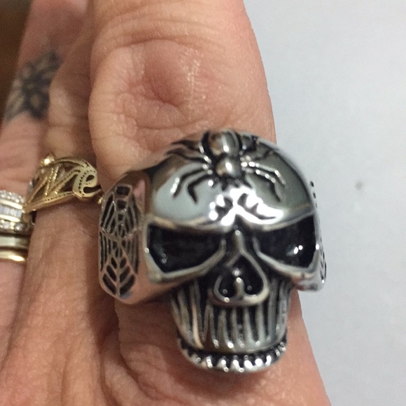 Skull ring - Picture 1 of 5